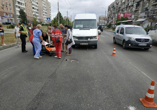 На Песках маршрутчик сбил женщину-пешехода. Фото: Патрульная полиция