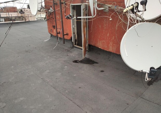 Дело не в крыше: почему на Бородинском затопило подъезд 9-этажки - фото: fb "Місто для людей" у Запоріжжі