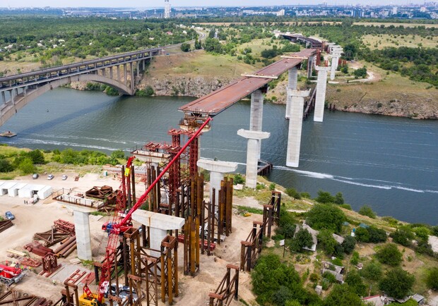 Строительство на запорожских мостах. Фото: fb Андрей Ивко