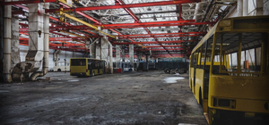 Майже зона відчуження: опубліковані фото і відео з кладовища львівських автобусів