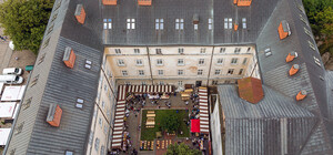 У дворику Ратуші: львів’ян кличуть на блошиний ярмарок