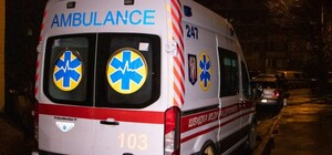 Дивись під ноги: на Сихові у відкритий люк провалився чоловік