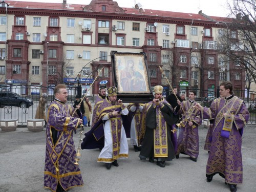 В Запорожье прибыла чудотворная икона Божьей Матери. 
Фото hram.zp.ua