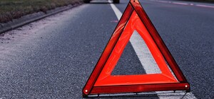 В Одессе BMW на еврономерах врезался в дерево: пострадали четыре человека (обновлено)