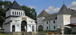 Монахи подолали COVID-19: на Львівщині знову відкрили Унівську лавру