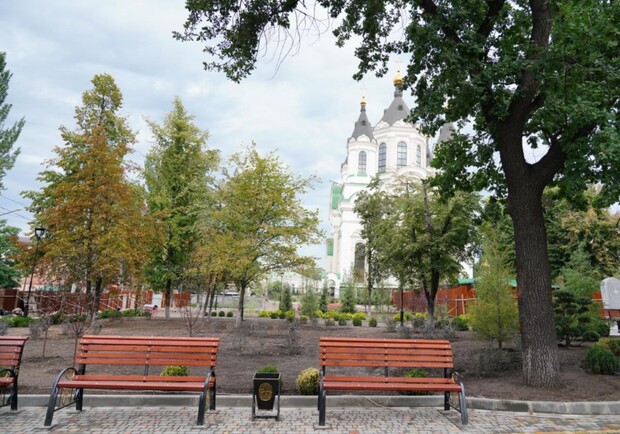 В Запорожье практически завершили реконструкцию сквера Пионеров. Фото: fb Владимир Буряк