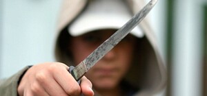 Щось не поділили: на Сихові 15-річний хлопець накинувся з ножем на свого брата