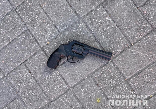 В Запорожье пассажир в автобусе достал револьвер / фото: ГУ НП в Запорожской области