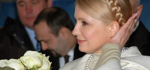 Вся в цветах и подарках: Тимошенко 