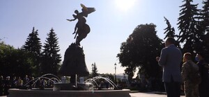 Зацени: в Киеве открыли фонтан со скульптурой Архистратига Михаила