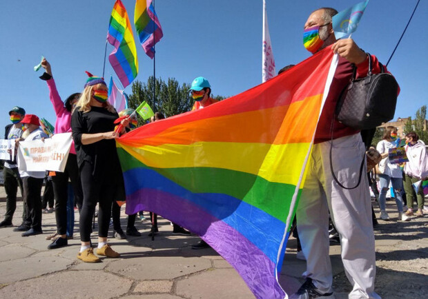Как в Запорожье прошел ЛГБТ-прайд - фото: zp.depo.ua