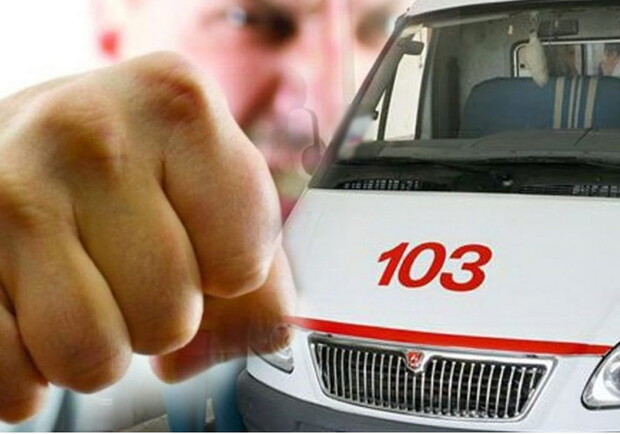 Пьяный мужчина напал на бригаду "скорой" - фото: akzent.zp.ua