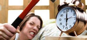 Переводь годинник: коли Україна перейде на зимовий час