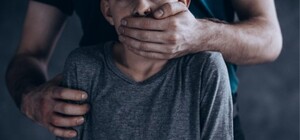 Приставил нож и домогался 14-летнего мальчика в лифте: в Запорожье засудили педофила