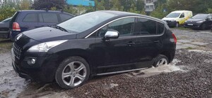 І цей туди ж: на Миколайчука автомобіль провалився під землю