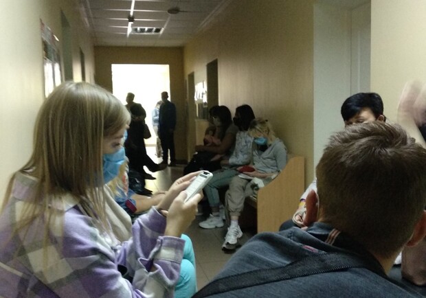В очереди по 4 часа: что творится в запорожских больницах - фото Vgorode