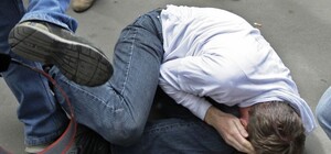 Боролся с коррупцией: полиция задержала нападавших на местного правозащитника