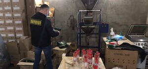 На Львівщині викрили масштабну схему виробництва фальсифікованих соусів, солодощів і кави