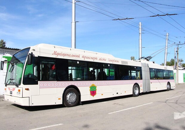 В Запорожье приехали европейские троллейбусы-гармошки. Фото: fb Владимир Буряк