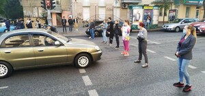 Без сна из-за круглосуточной дискотеки: одесситы перекрыли улицу