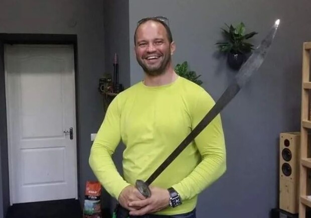 Под Киевом задержали Синюю Бороду: одну свою девушку он избил битой, две бывшие - выпали из окна