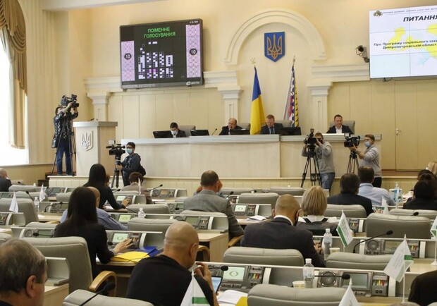 Какие партии проходят в областной совет / фото: oblrada.dp.gov.ua