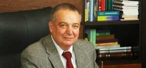 Почтут память: во имя ректора ДНУ хотят высадить калиновую аллею и не только