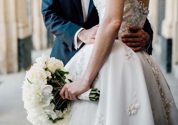 Сколько пар в Запорожье поженилось в этом году. Фото: pexels