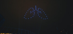 Легкие в небе: в небе над центром Киева прошло необычное шоу дронов