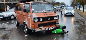 Упал на скользком асфальте: в Одессе несовершеннолетний мопедист попал в ДТП