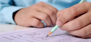 Проверишь себя за деньги: в Минобразовании предлагают сделать ВНО платным