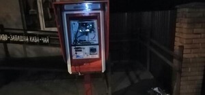 Відео: у Сихівському районі молодий чоловік розтрощив платіжний термінал