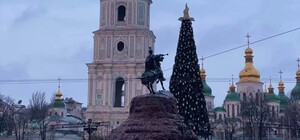 Звезда вместо шляпы: почему на главной елке страны меняют верхушку