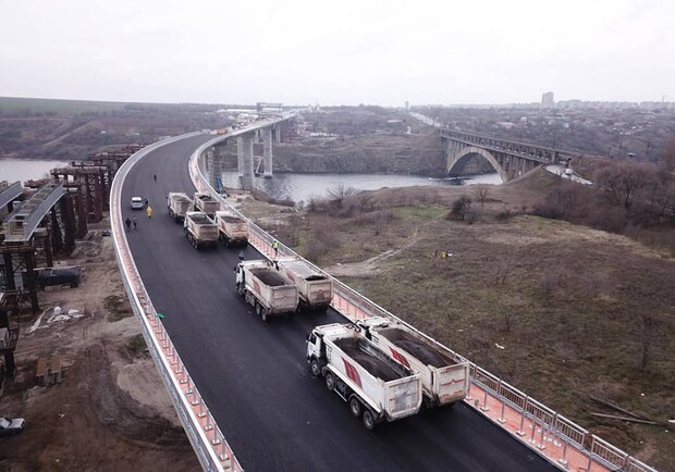 Запорожские мосты прошли испытания. Фото: fb Александр Кубраков