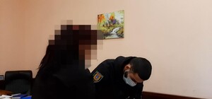 Попросил позвонить: на Дерибасовской 19-летняя девушка пырнула ножом прохожего 