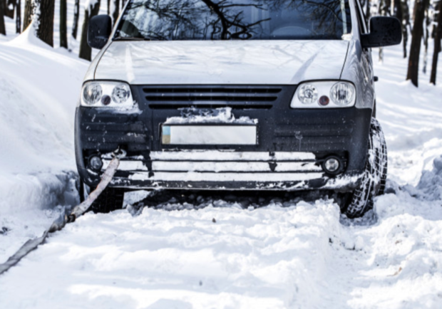 Запорожье в снегу: где переждать непогоду и куда звонить, если машина застряла в сугробах - фото freepik.com