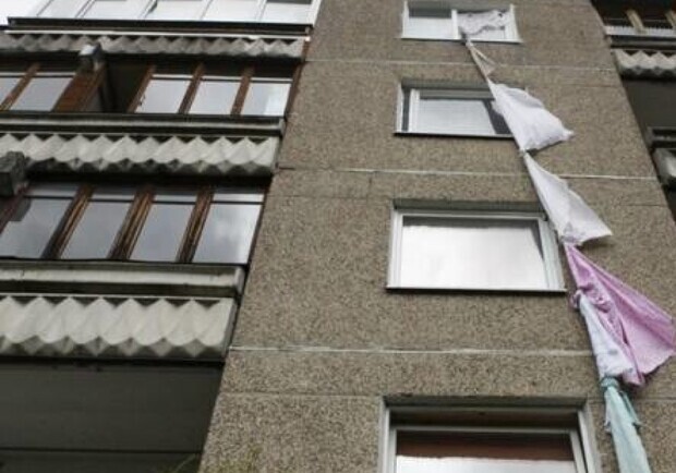 В Запорожье мужчина "вышел" из квартиры по простыням - фото: golos.ua