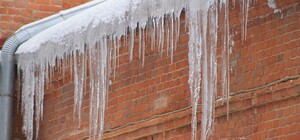 Угроза сверху: киевлян предупредили о скором появлении сосулек