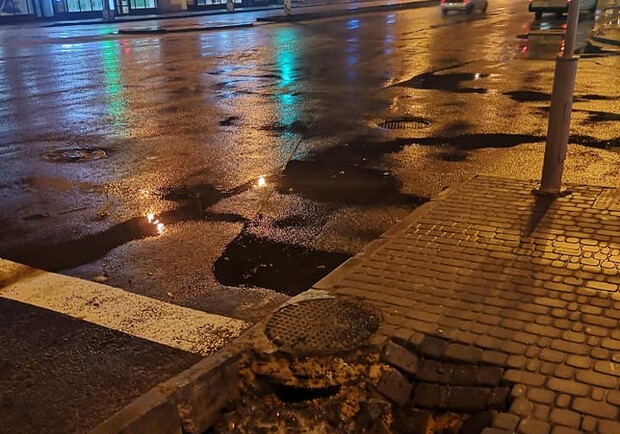 На проспекте Металлургов вновь провалился асфальт. Фото: fb Марина Маринина 