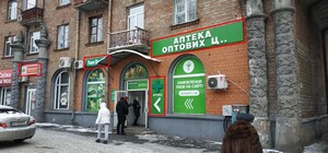 Ничего лишнего: фасады домов на Бойчука освободят от вырвиглазных вывесок