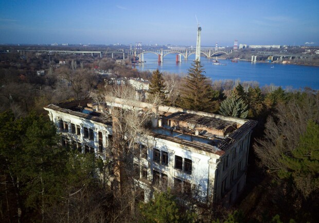 Как выглядит здание заброшенного ЦИМЕЖа на Хортице / фото: fb Александр Архипов