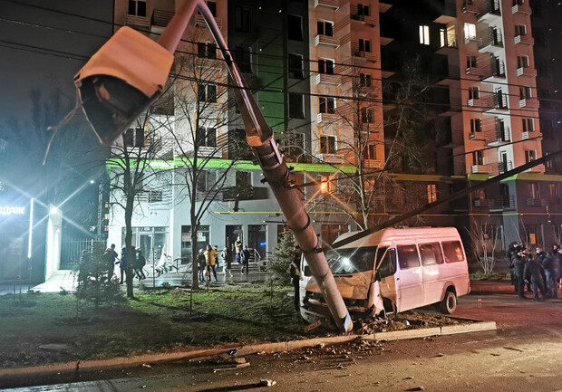 ДТП на Бородинском: количество пострадавших увеличилось до 14 человек. Фото: Игорь Ярмолович 