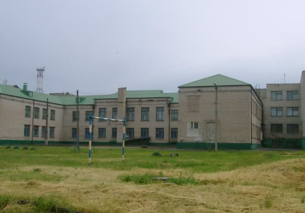Выносили на носилках: в запорожской школе отравились пятеро школьниц. Фото: wikimapia