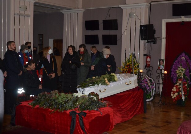В Запорожье попрощались с погибшей во время пожара врачом Олей Гливой. Фото: "Акцент"