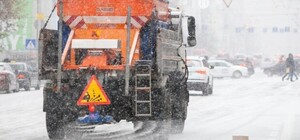 Получи ответ: уберут ли кучи снега с обочин и дворов или они растают сами