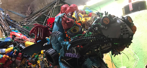 Нужны куклы: в киевском ТРЦ поставят скульптуры драконов из игрушек