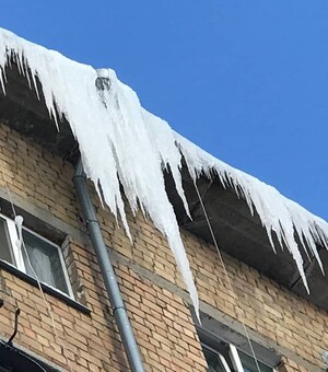 Получи ответ: кто компенсирует ущерб, если сосульки упали на кондиционер