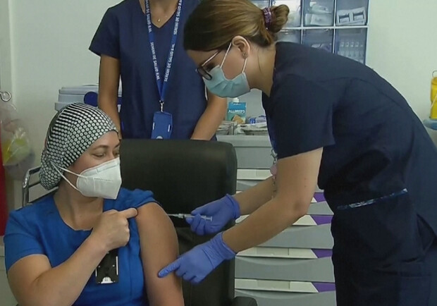 Узнайте: сколько запорожских медиков отказались от COVID-вакцинации. Фото: Getty Images