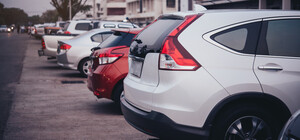 Получи ответ: можно ли избежать штраф за парковку, если снять номерной знак с авто