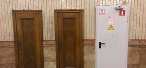 Поспешили: что не так с железными дверьми на 